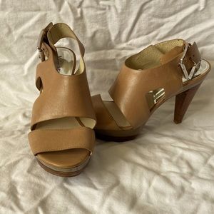 Michael Kors Tan Platform Pumps Size 8